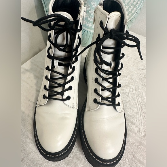 White Combat Boots Madden Girl size 7.5 - Picture 4 of 4